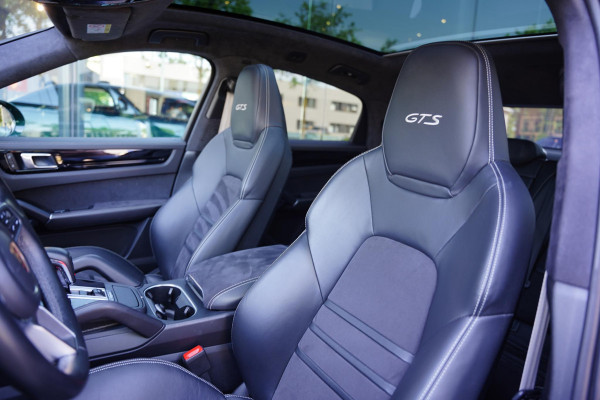 Porsche Cayenne Coupé 4.0 GTS V 8 P.T.S. Goodwood Green TechArt