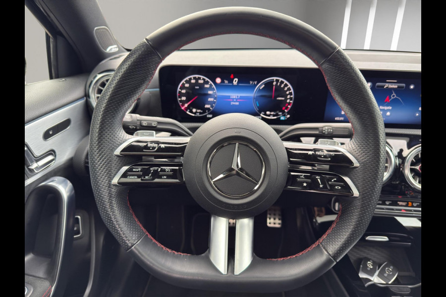 Mercedes-Benz A-Klasse 250 e AMG Line Panoramadak | 19"Velg | Sfeer | Elektrisch Stoel(en) met geheugen | Camera |