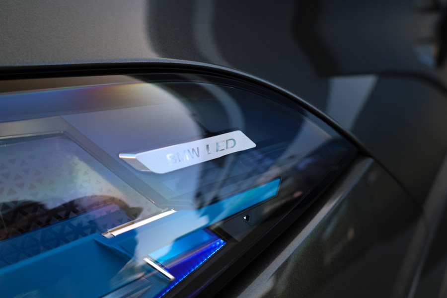 BMW X5 xDrive50e | NIEUW! | PANO | HUD | H/K | 360 | ALARM 3&5 | LUCHTVERING | ELEK TREKHAAK
