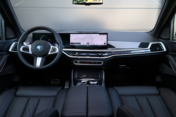 BMW X5 xDrive50e | NIEUW! | PANO | HUD | H/K | 360 | ALARM 3&5 | LUCHTVERING | ELEK TREKHAAK