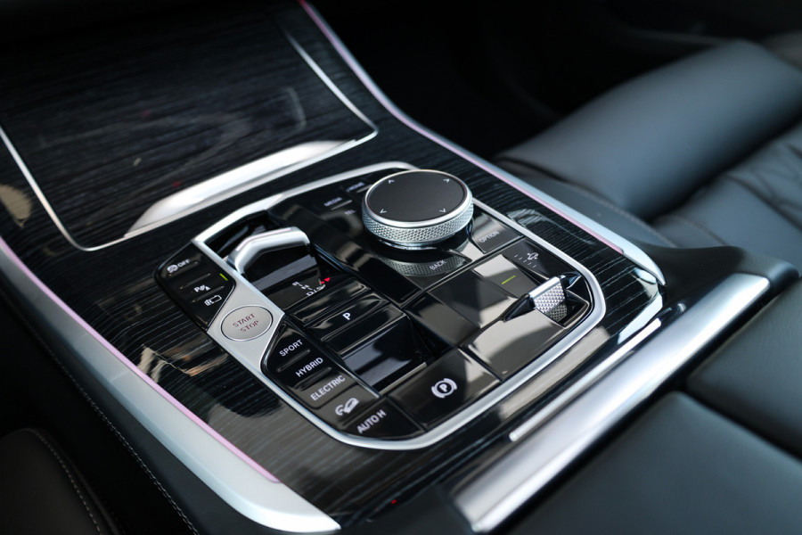 BMW X5 xDrive50e | NIEUW! | PANO | HUD | H/K | 360 | ALARM 3&5 | LUCHTVERING | ELEK TREKHAAK