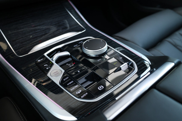 BMW X5 xDrive50e | NIEUW! | PANO | HUD | H/K | 360 | ALARM 3&5 | LUCHTVERING | ELEK TREKHAAK