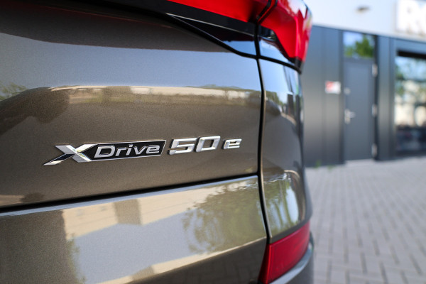 BMW X5 xDrive50e | NIEUW! | PANO | HUD | H/K | 360 | ALARM 3&5 | LUCHTVERING | ELEK TREKHAAK