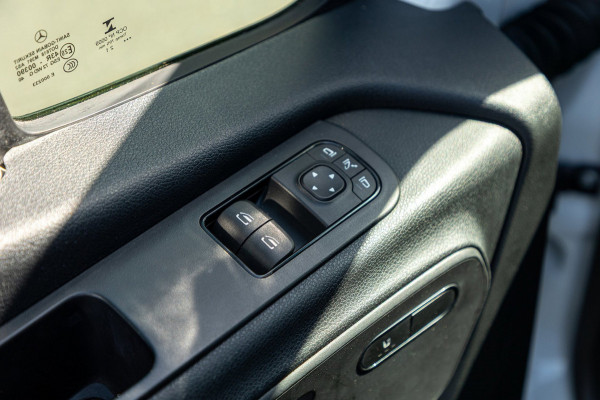 Mercedes-Benz eSprinter ESprinter L2H2 41 kWh Tussenschot met deur I Airco I Camera I Bluetooth