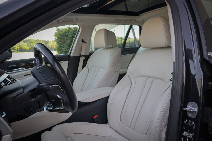 BMW 5 Serie Touring 530e Business Edition Plus ADAPTIVE | MEMORY | STOELVERWARMING VOOR + ACHTER | PANORAMADAK | CARPLAY | LASERLIGHTS | HEAD UP | TREKHAAK |