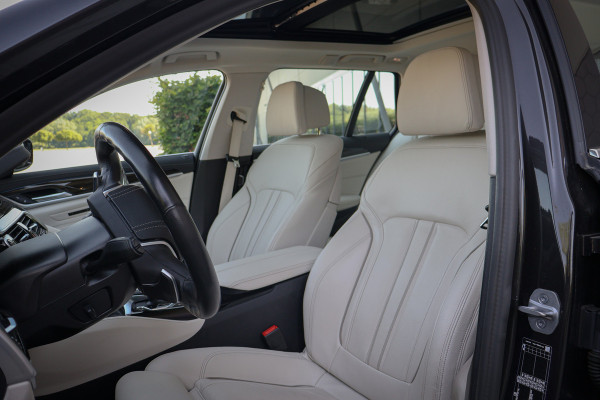 BMW 5 Serie Touring 530e Business Edition Plus ADAPTIVE | MEMORY | STOELVERWARMING VOOR + ACHTER | PANORAMADAK | CARPLAY | LASERLIGHTS | HEAD UP | TREKHAAK |