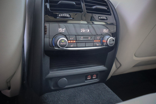 BMW 5 Serie Touring 530e Business Edition Plus ADAPTIVE | MEMORY | STOELVERWARMING VOOR + ACHTER | PANORAMADAK | CARPLAY | LASERLIGHTS | HEAD UP | TREKHAAK |