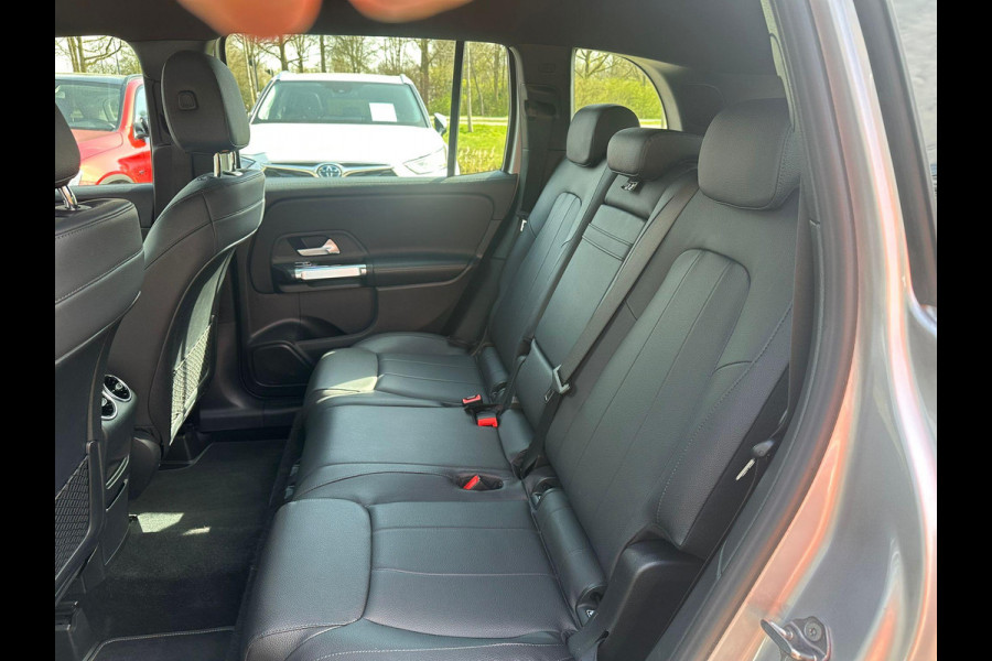 Mercedes-Benz Glb 200 Business Solution Luxury 163 PK | Dodehoeksensoren | Elektrische Achterklep | Lederen Bekleding | Stoelverwarming | Achteruitrijcamera | Eerste eigenaar