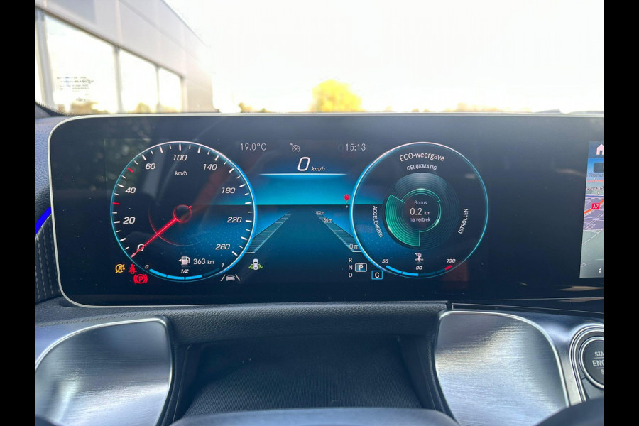 Mercedes-Benz Glb 200 Business Solution Luxury 163 PK | Dodehoeksensoren | Elektrische Achterklep | Lederen Bekleding | Stoelverwarming | Achteruitrijcamera | Eerste eigenaar