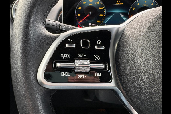 Mercedes-Benz Glb 200 Business Solution Luxury 163 PK | Dodehoeksensoren | Elektrische Achterklep | Lederen Bekleding | Stoelverwarming | Achteruitrijcamera | Eerste eigenaar