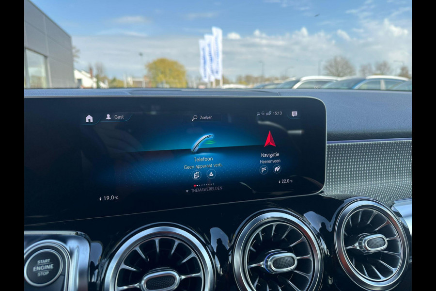 Mercedes-Benz Glb 200 Business Solution Luxury 163 PK | Dodehoeksensoren | Elektrische Achterklep | Lederen Bekleding | Stoelverwarming | Achteruitrijcamera | Eerste eigenaar