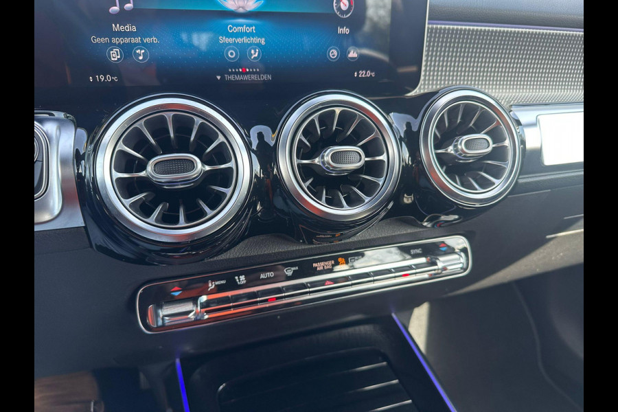 Mercedes-Benz Glb 200 Business Solution Luxury 163 PK | Dodehoeksensoren | Elektrische Achterklep | Lederen Bekleding | Stoelverwarming | Achteruitrijcamera | Eerste eigenaar