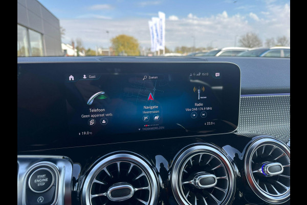 Mercedes-Benz Glb 200 Business Solution Luxury 163 PK | Dodehoeksensoren | Elektrische Achterklep | Lederen Bekleding | Stoelverwarming | Achteruitrijcamera | Eerste eigenaar
