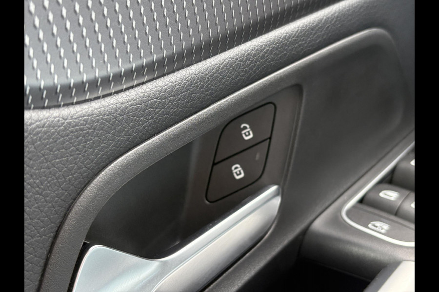 Mercedes-Benz Glb 200 Business Solution Luxury 163 PK | Dodehoeksensoren | Elektrische Achterklep | Lederen Bekleding | Stoelverwarming | Achteruitrijcamera | Eerste eigenaar