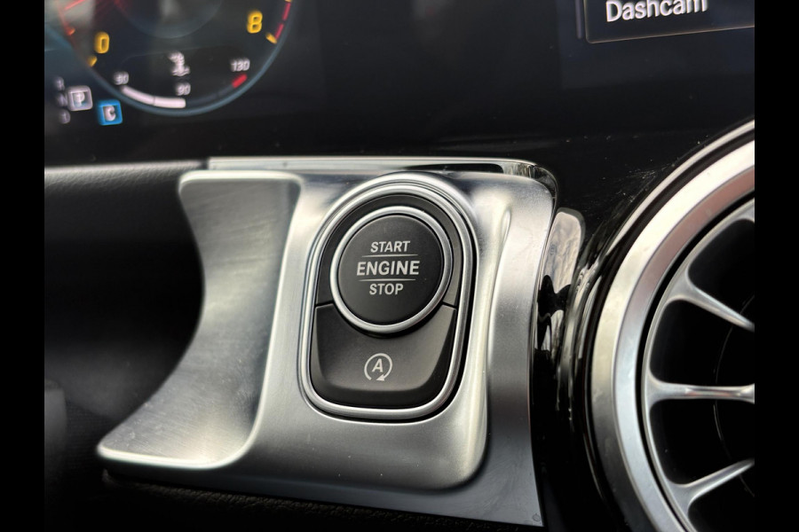 Mercedes-Benz Glb 200 Business Solution Luxury 163 PK | Dodehoeksensoren | Elektrische Achterklep | Lederen Bekleding | Stoelverwarming | Achteruitrijcamera | Eerste eigenaar