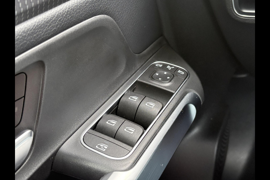 Mercedes-Benz Glb 200 Business Solution Luxury 163 PK | Dodehoeksensoren | Elektrische Achterklep | Lederen Bekleding | Stoelverwarming | Achteruitrijcamera | Eerste eigenaar