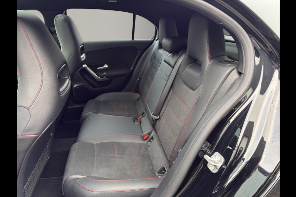 Mercedes-Benz A-Klasse 250 e AMG Line Panoramadak | 19"Velg | Sfeer | Elektrisch Stoel(en) met geheugen | Camera |
