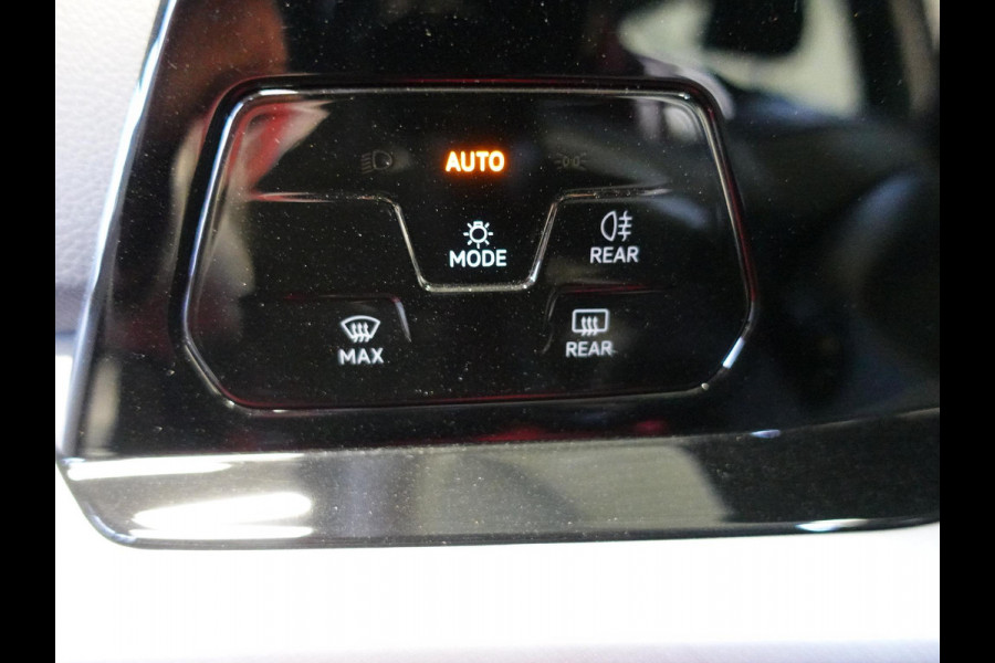 Volkswagen Golf Variant 1.5 TSI 131pk Life Navigatie Apple Carplay/Android auto Climate Control Parkeersensoren Adaptive Cruise Control Stoel- en stuurverwarming Ledverlichting