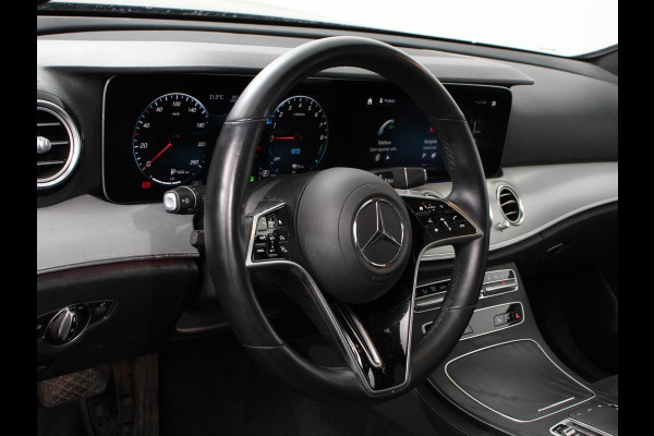 Mercedes-Benz E-Klasse 300e Avantgarde Premium Plus PHEV Automaat Panorama dak Climate control Adaptieve cruise control Parkeersensoren Camera  Verwarmde voorstoelen Keyless Lcihtmetalen velgen Led Burmester