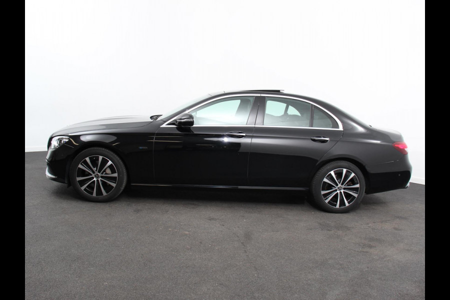 Mercedes-Benz E-Klasse 300e Avantgarde Premium Plus PHEV Automaat Panorama dak Climate control Adaptieve cruise control Parkeersensoren Camera  Verwarmde voorstoelen Keyless Lcihtmetalen velgen Led Burmester