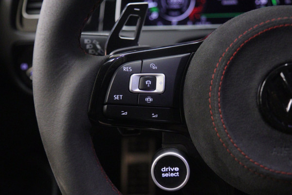 Volkswagen Golf 2.0 TSI GTI TCR /PANO/CARPLAY/CAM/KEYLESS/ACC/DCC/VOL
