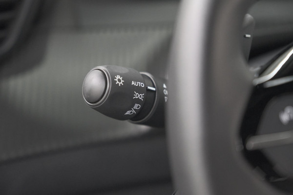 Peugeot 2008 Hybrid 136 e-DCS6 Allure | Navigatie | Parkeersensoren Voor + Achter | Apple Carplay