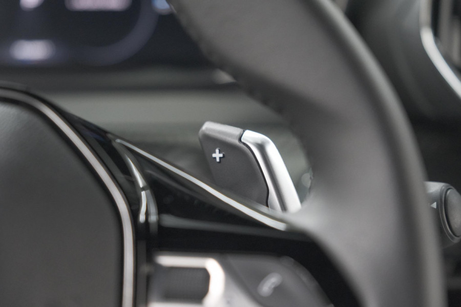 Peugeot 2008 Hybrid 136 e-DCS6 Allure | Navigatie | Parkeersensoren Voor + Achter | Apple Carplay
