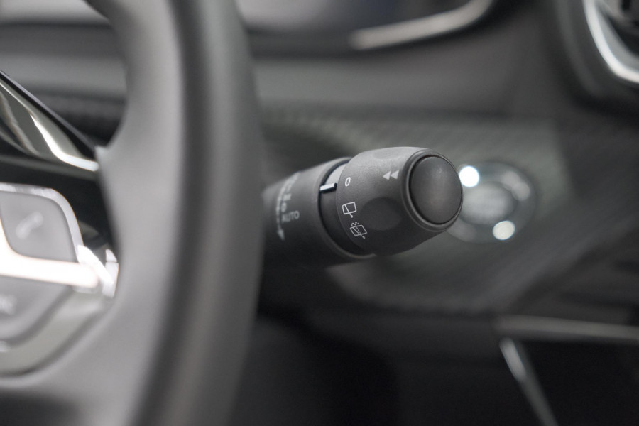 Peugeot 2008 Hybrid 136 e-DCS6 Allure | Navigatie | Parkeersensoren Voor + Achter | Apple Carplay