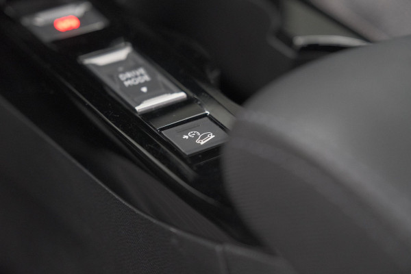 Peugeot 2008 Hybrid 136 e-DCS6 Allure | Navigatie | Parkeersensoren Voor + Achter | Apple Carplay