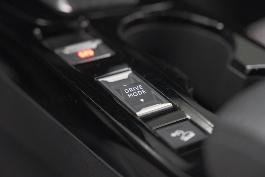 Peugeot 2008 Hybrid 136 e-DCS6 Allure | Navigatie | Parkeersensoren Voor + Achter | Apple Carplay