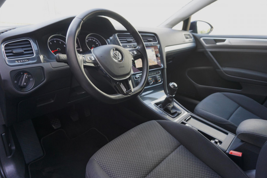 Volkswagen Golf 1.0 TSI Highline/CARPLAY/18 INCH/CAMERA/DAB.