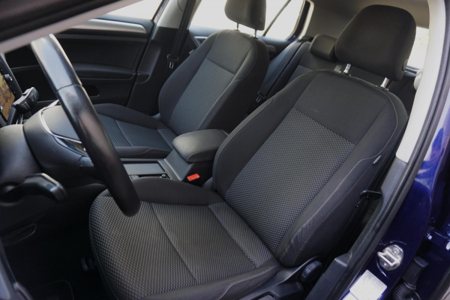 Volkswagen Golf 1.0 TSI Highline/CARPLAY/18 INCH/CAMERA/DAB.