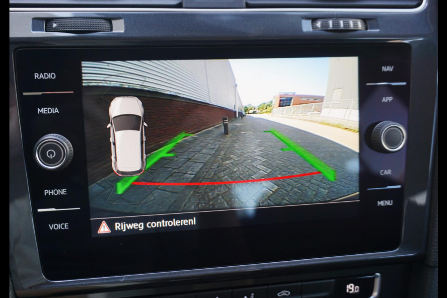 Volkswagen Golf 1.0 TSI Highline/CARPLAY/18 INCH/CAMERA/DAB.