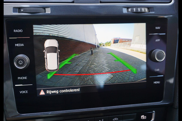 Volkswagen Golf 1.0 TSI Highline/CARPLAY/18 INCH/CAMERA/DAB.