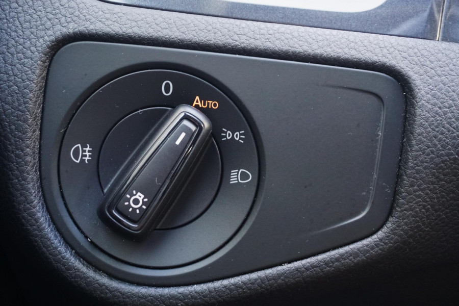 Volkswagen Golf 1.0 TSI Highline/CARPLAY/18 INCH/CAMERA/DAB.