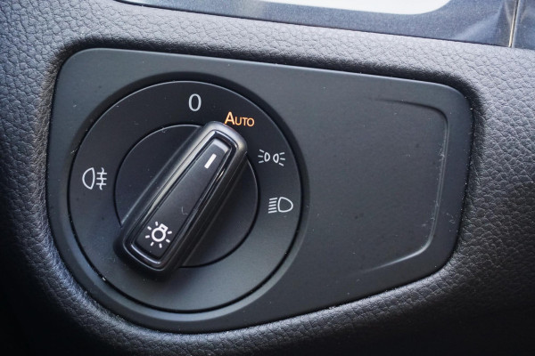 Volkswagen Golf 1.0 TSI Highline/CARPLAY/18 INCH/CAMERA/DAB.