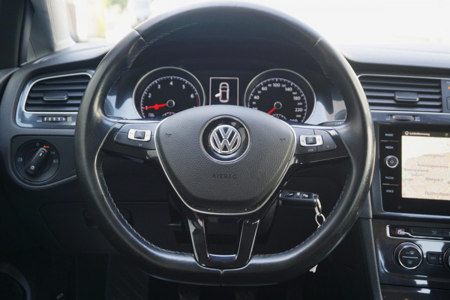 Volkswagen Golf 1.0 TSI Highline/CARPLAY/18 INCH/CAMERA/DAB.
