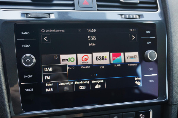 Volkswagen Golf 1.0 TSI Highline/CARPLAY/18 INCH/CAMERA/DAB.