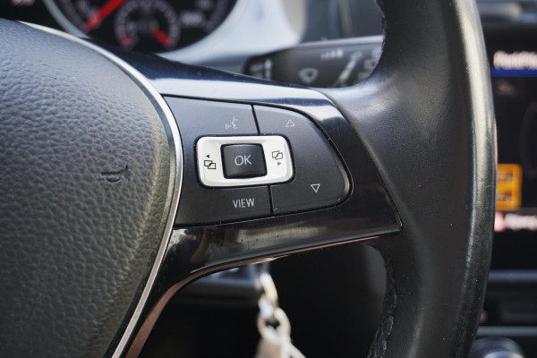 Volkswagen Golf 1.0 TSI Highline/CARPLAY/18 INCH/CAMERA/DAB.