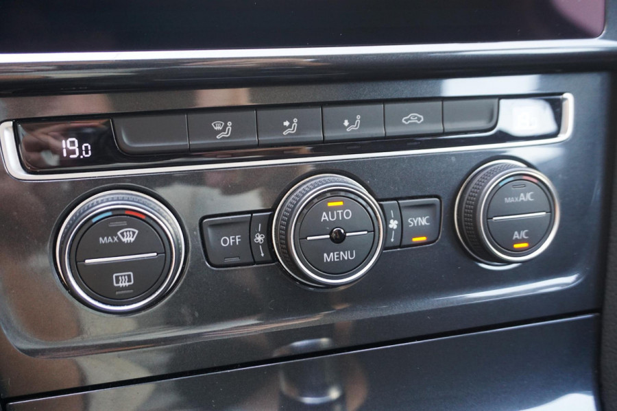Volkswagen Golf 1.0 TSI Highline/CARPLAY/18 INCH/CAMERA/DAB.