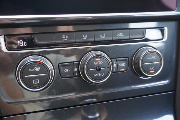 Volkswagen Golf 1.0 TSI Highline/CARPLAY/18 INCH/CAMERA/DAB.