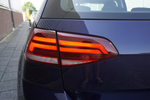 Volkswagen Golf 1.0 TSI Highline/CARPLAY/18 INCH/CAMERA/DAB.