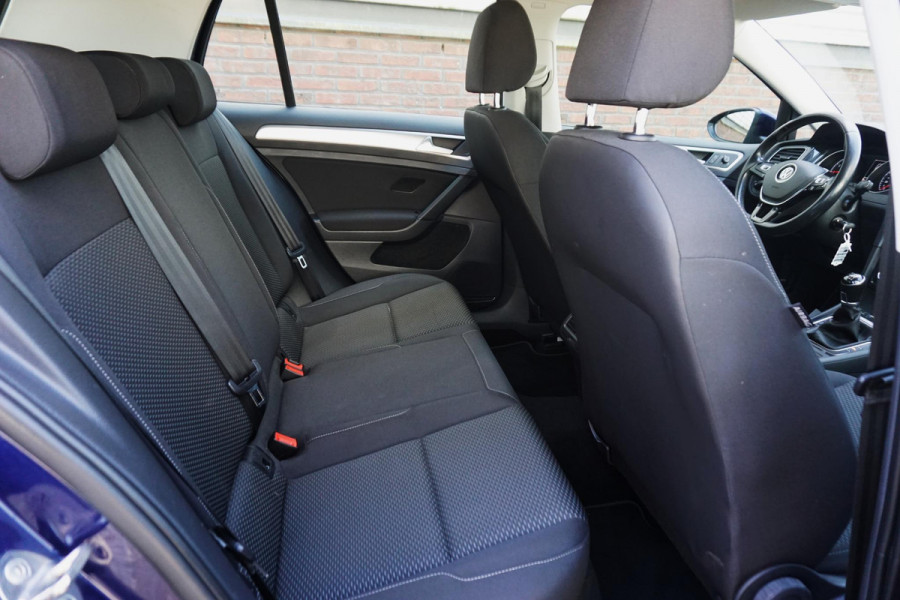 Volkswagen Golf 1.0 TSI Highline/CARPLAY/18 INCH/CAMERA/DAB.