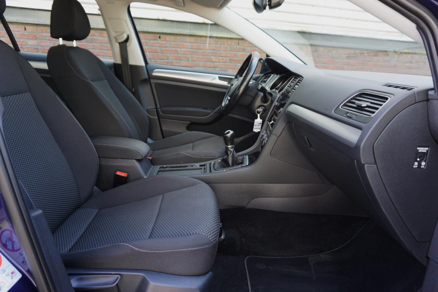 Volkswagen Golf 1.0 TSI Highline/CARPLAY/18 INCH/CAMERA/DAB.