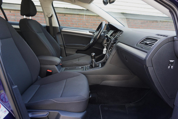 Volkswagen Golf 1.0 TSI Highline/CARPLAY/18 INCH/CAMERA/DAB.