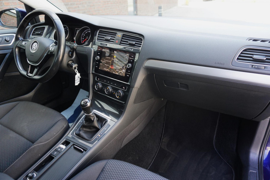 Volkswagen Golf 1.0 TSI Highline/CARPLAY/18 INCH/CAMERA/DAB.