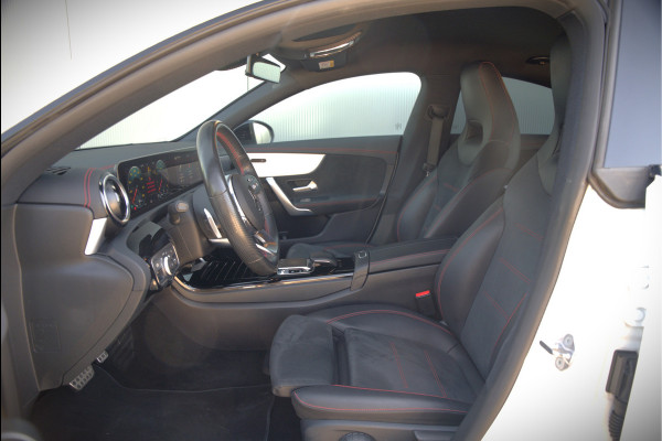 Mercedes-Benz CLA-Klasse 180 Advantage AMG | Stoelverwarming | Parkeersensoren | Navigatie | Cruise Control | Keyless | Camera | Climate Control