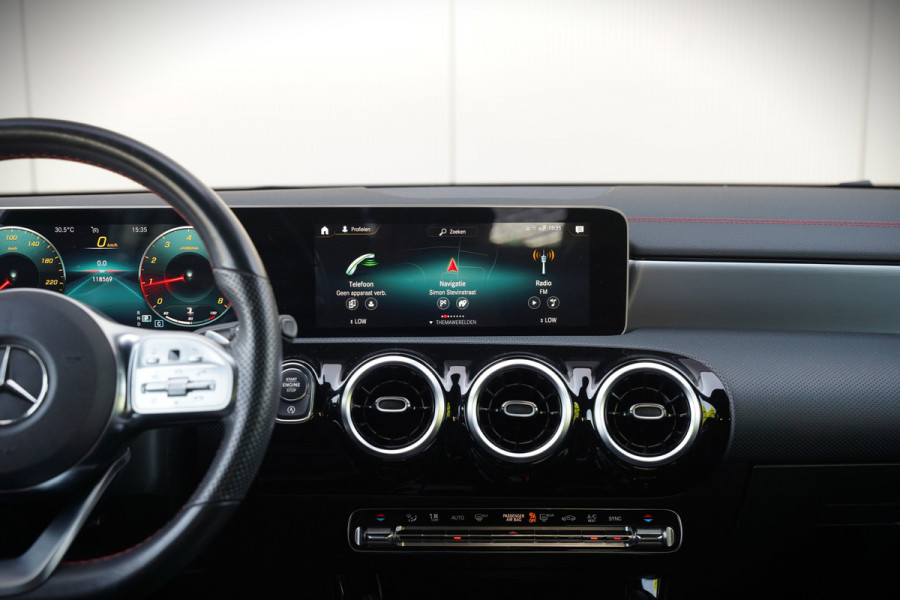 Mercedes-Benz CLA-Klasse 180 Advantage AMG | Stoelverwarming | Parkeersensoren | Navigatie | Cruise Control | Keyless | Camera | Climate Control