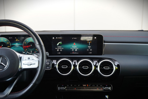 Mercedes-Benz CLA-Klasse 180 Advantage AMG | Stoelverwarming | Parkeersensoren | Navigatie | Cruise Control | Keyless | Camera | Climate Control
