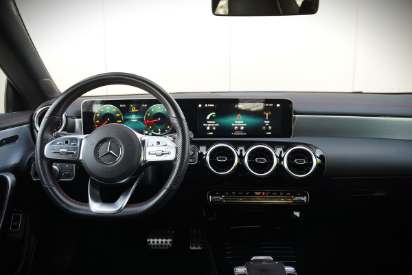 Mercedes-Benz CLA-Klasse 180 Advantage AMG | Stoelverwarming | Parkeersensoren | Navigatie | Cruise Control | Keyless | Camera | Climate Control